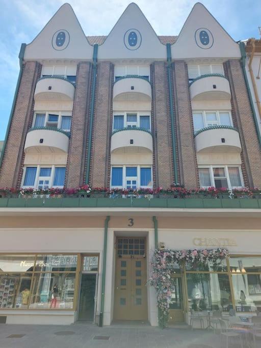 Art Nouveau Apartment Ultracentral Орадя Экстерьер фото
